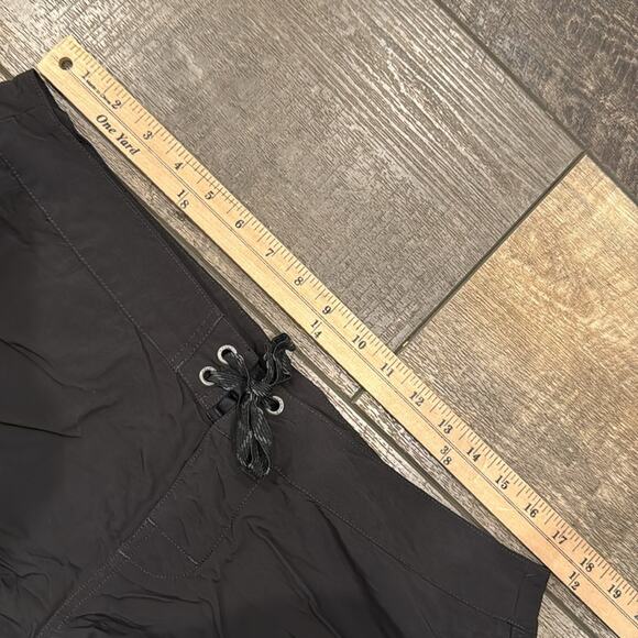 Patagonia Women's Wavefarer Boardshorts 4.5" Black Size 14 - Picture 7 of 11